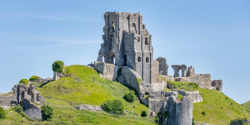 A Warm Welcome to Corfe Castle – My Journey of Discovery